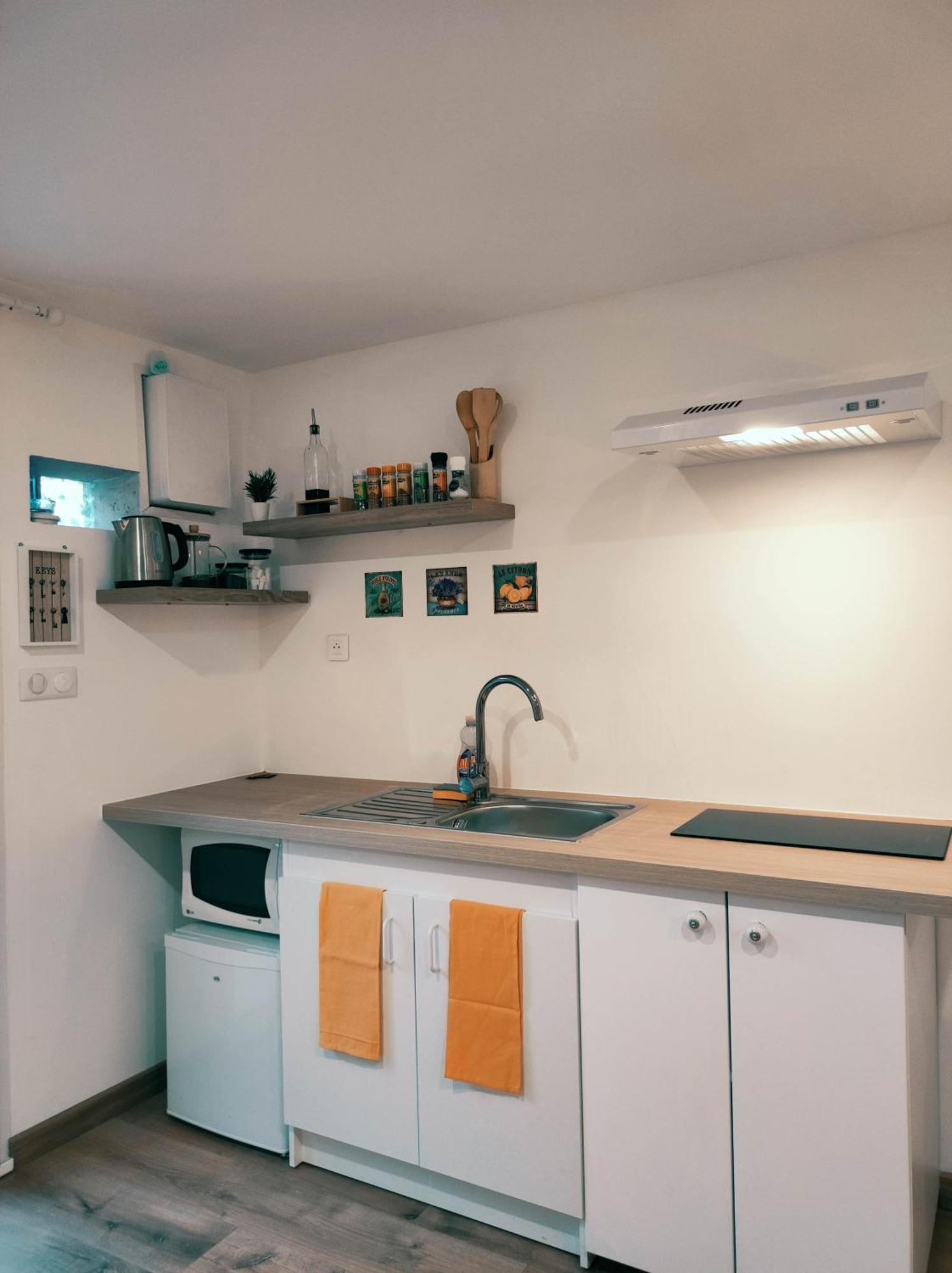 Studio Avec Clim Et Terrasse Proche Du Centre Ville D'아비뇽 객실 사진